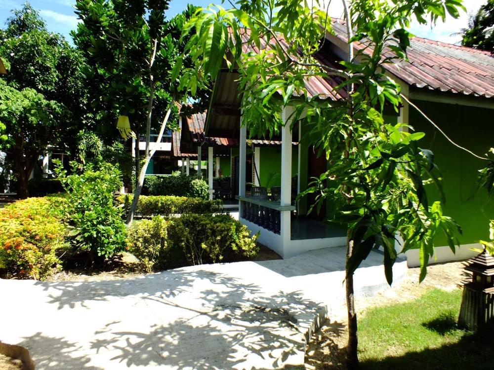 Blue Andaman Lanta Resort Ko Lanta Esterno foto